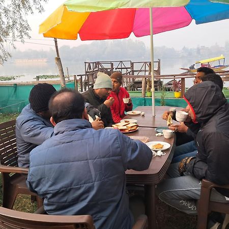 Lakeside Homestay Srinagar Exteriér fotografie