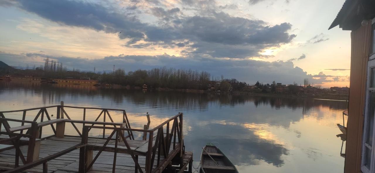Lakeside Homestay Srinagar Exteriér fotografie