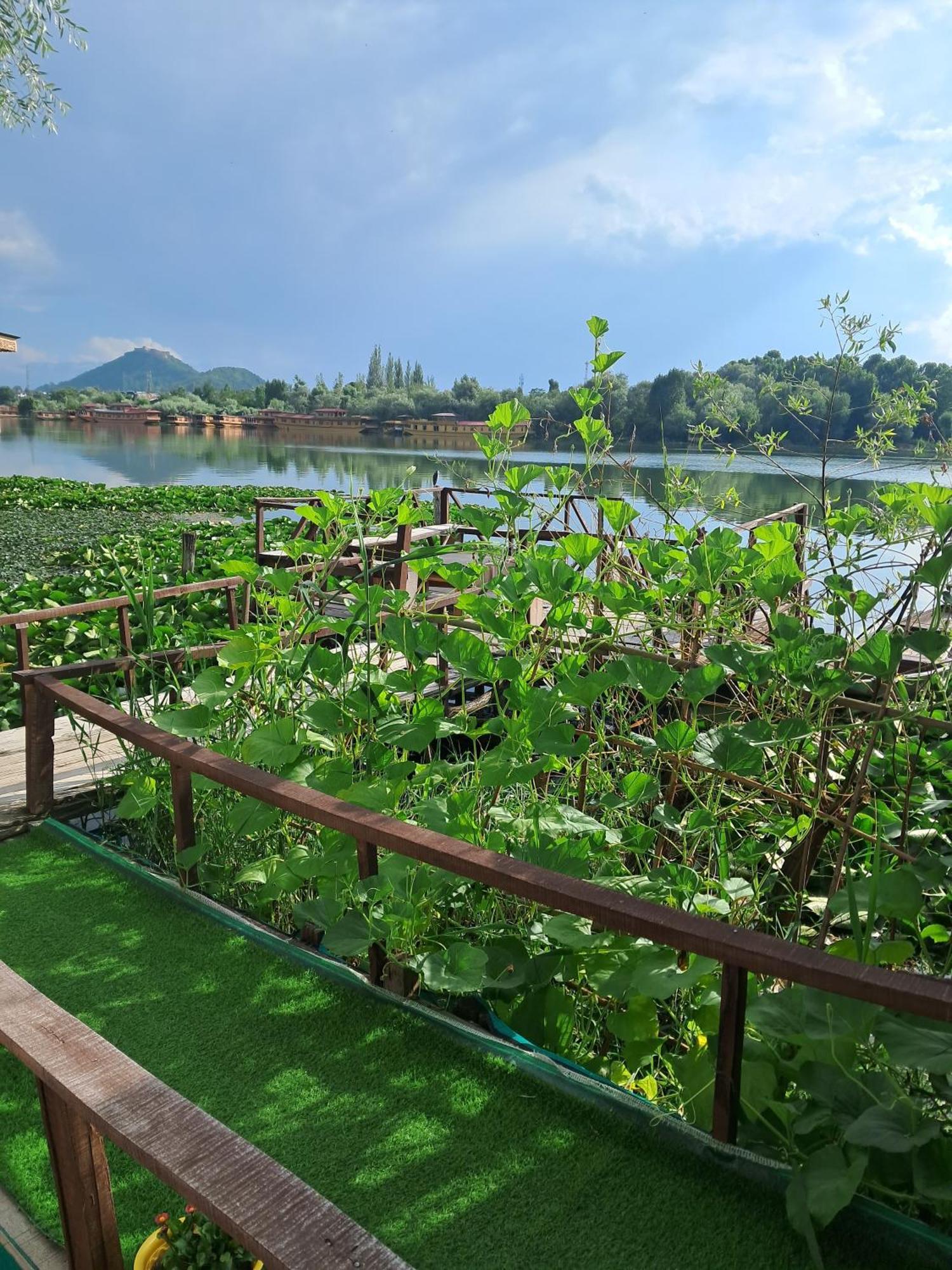 Lakeside Homestay Srinagar Exteriér fotografie